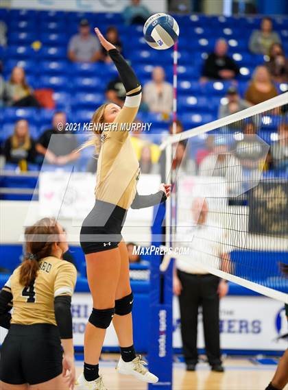 Thumbnail 1 in Hubbard vs Blum UIL 1A Region II Semi-Final photogallery.