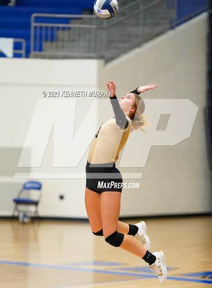 Thumbnail 3 in Hubbard vs Blum UIL 1A Region II Semi-Final photogallery.