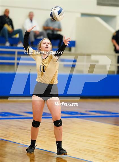 Thumbnail 1 in Hubbard vs Blum UIL 1A Region II Semi-Final photogallery.
