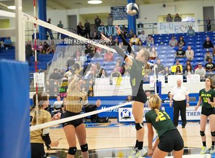 Thumbnail 1 in Hubbard vs Blum UIL 1A Region II Semi-Final photogallery.