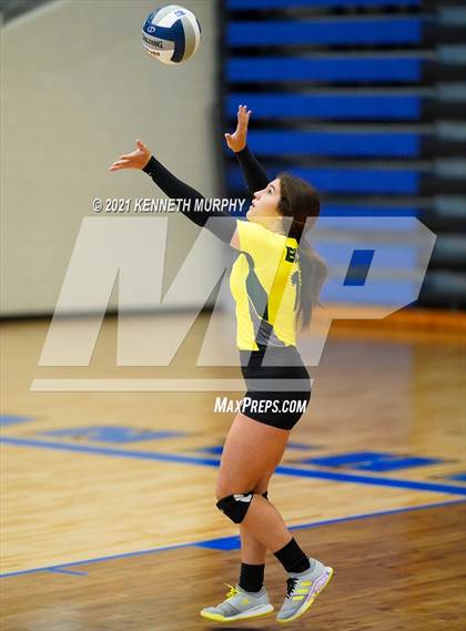 Thumbnail 2 in Hubbard vs Blum UIL 1A Region II Semi-Final photogallery.