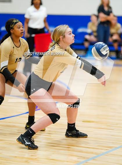 Thumbnail 2 in Hubbard vs Blum UIL 1A Region II Semi-Final photogallery.