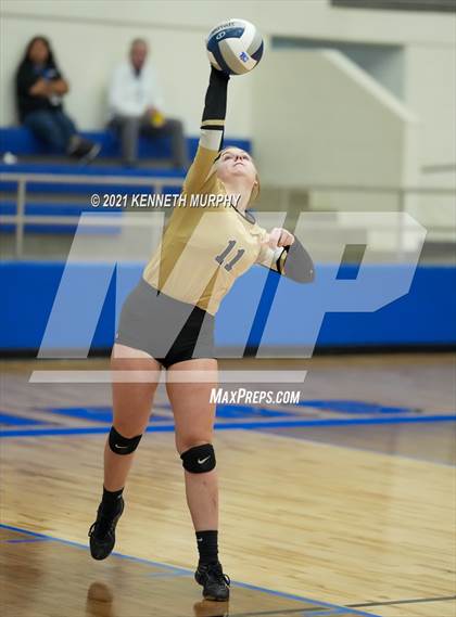 Thumbnail 2 in Hubbard vs Blum UIL 1A Region II Semi-Final photogallery.