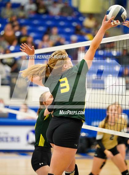 Thumbnail 1 in Hubbard vs Blum UIL 1A Region II Semi-Final photogallery.