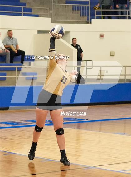Thumbnail 1 in Hubbard vs Blum UIL 1A Region II Semi-Final photogallery.