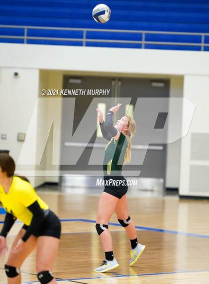 Thumbnail 1 in Hubbard vs Blum UIL 1A Region II Semi-Final photogallery.