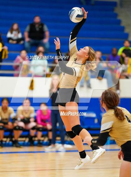 Thumbnail 2 in Hubbard vs Blum UIL 1A Region II Semi-Final photogallery.