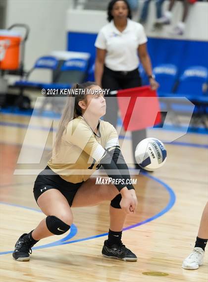 Thumbnail 2 in Hubbard vs Blum UIL 1A Region II Semi-Final photogallery.