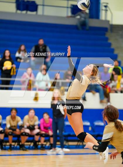 Thumbnail 2 in Hubbard vs Blum UIL 1A Region II Semi-Final photogallery.
