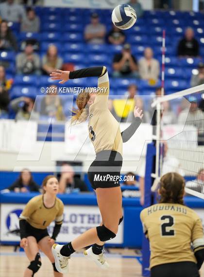 Thumbnail 2 in Hubbard vs Blum UIL 1A Region II Semi-Final photogallery.