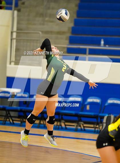 Thumbnail 3 in Hubbard vs Blum UIL 1A Region II Semi-Final photogallery.