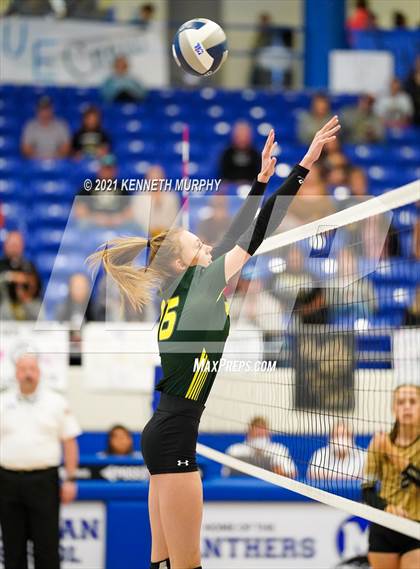 Thumbnail 1 in Hubbard vs Blum UIL 1A Region II Semi-Final photogallery.