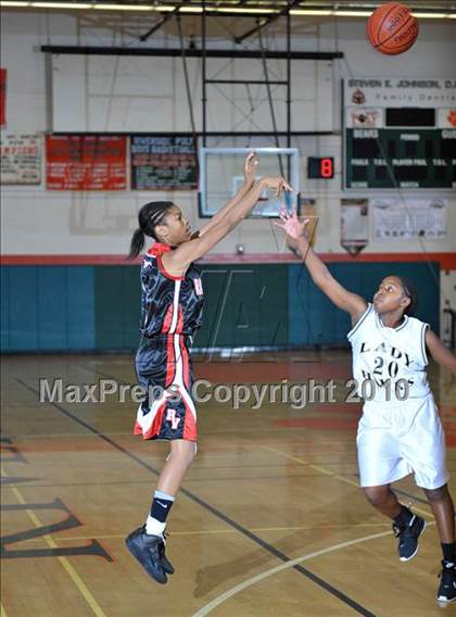 Thumbnail 2 in Rancho Verde vs. Arroyo Valley (Lady Bears Holiday Classic) photogallery.