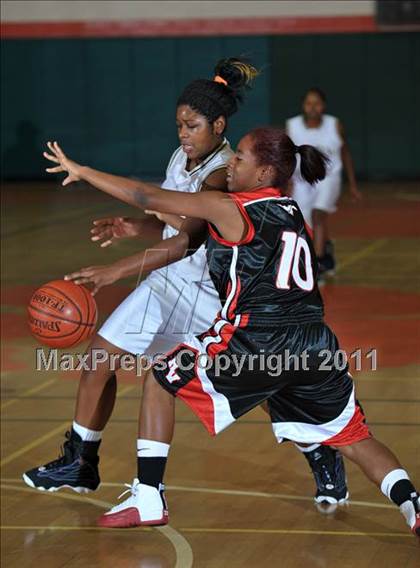 Thumbnail 3 in Rancho Verde vs. Arroyo Valley (Lady Bears Holiday Classic) photogallery.