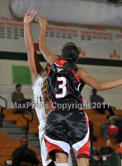 Thumbnail 2 in Rancho Verde vs. Arroyo Valley (Lady Bears Holiday Classic) photogallery.