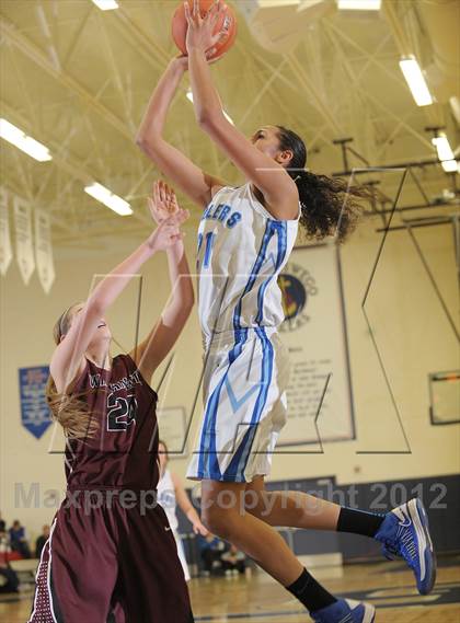 Thumbnail 3 in Willamette vs. Springfield (Nike Interstate Shootout) photogallery.
