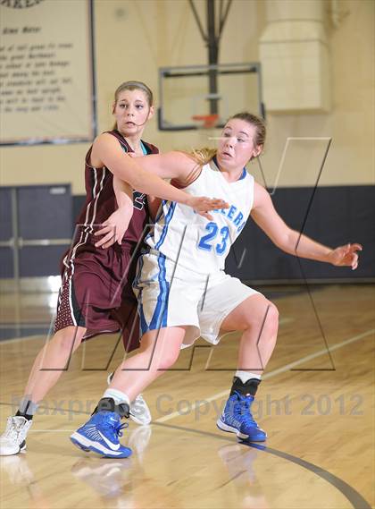 Thumbnail 1 in Willamette vs. Springfield (Nike Interstate Shootout) photogallery.