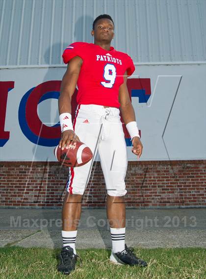 Thumbnail 3 in Curtis (Preseason Top 25 Photo Shoot)  photogallery.