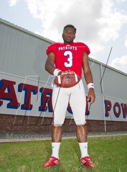 Thumbnail 2 in Curtis (Preseason Top 25 Photo Shoot)  photogallery.