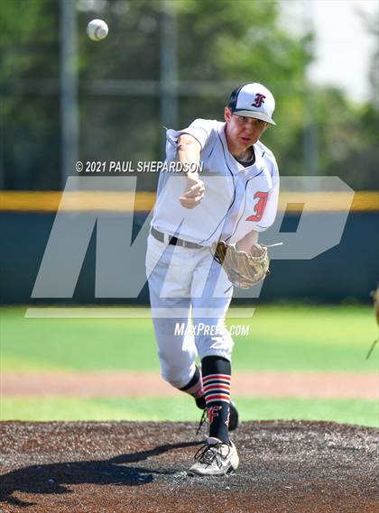 Thumbnail 3 in Fairview vs. Valor Christian (CHSAA 5A State Semi Final) photogallery.