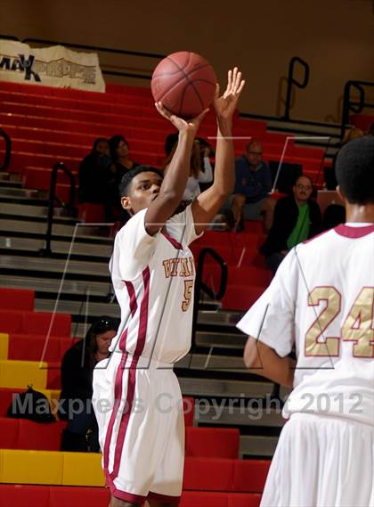 Thumbnail 3 in Downey vs. Capistrano Valley (MaxPreps Holiday Classic) photogallery.