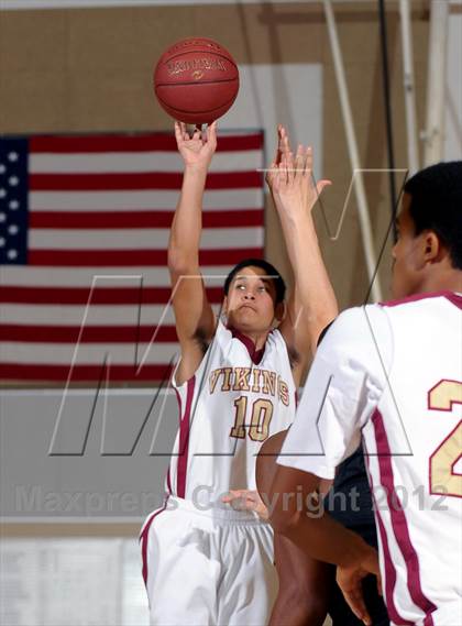 Thumbnail 2 in Downey vs. Capistrano Valley (MaxPreps Holiday Classic) photogallery.