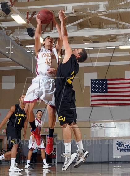 Thumbnail 2 in Downey vs. Capistrano Valley (MaxPreps Holiday Classic) photogallery.