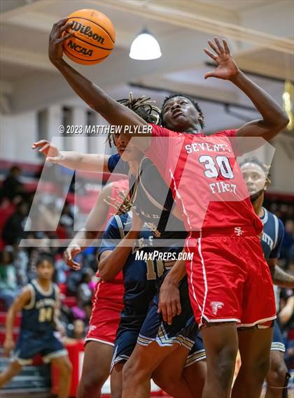 Thumbnail 3 in E.E. Smith vs Seventy-First (Cumberland County Schools Holiday Classic Tournament) photogallery.