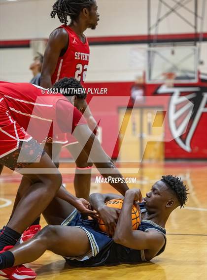 Thumbnail 2 in E.E. Smith vs Seventy-First (Cumberland County Schools Holiday Classic Tournament) photogallery.
