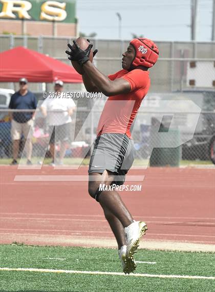 Thumbnail 3 in Mater Dei vs. Mission Viejo (Battle at the Beach 7-on-7) photogallery.