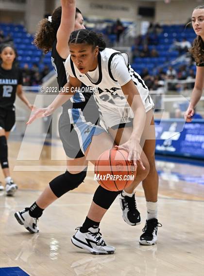 Thumbnail 2 in Clark vs Harlan (UIL 6A Region 4 Regional Semifinal) photogallery.