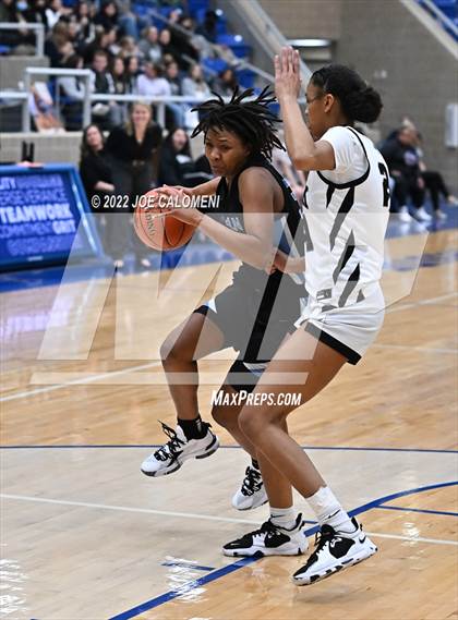 Thumbnail 1 in Clark vs Harlan (UIL 6A Region 4 Regional Semifinal) photogallery.