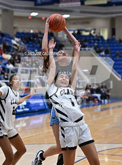 Thumbnail 3 in Clark vs Harlan (UIL 6A Region 4 Regional Semifinal) photogallery.