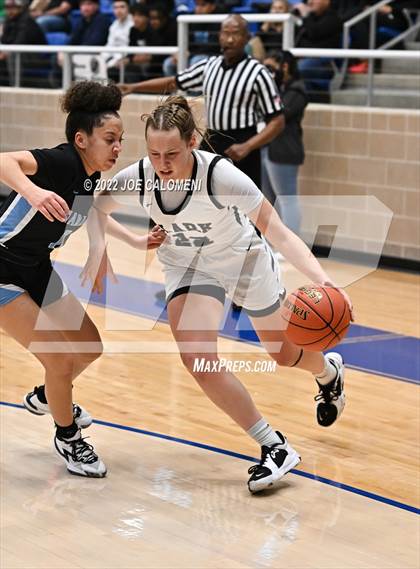 Thumbnail 3 in Clark vs Harlan (UIL 6A Region 4 Regional Semifinal) photogallery.