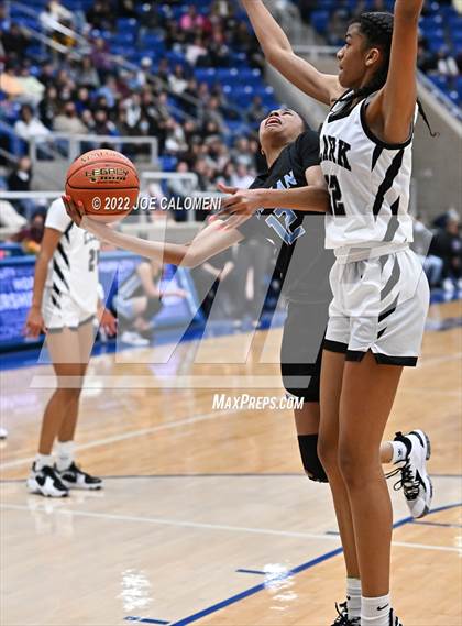 Thumbnail 3 in Clark vs Harlan (UIL 6A Region 4 Regional Semifinal) photogallery.