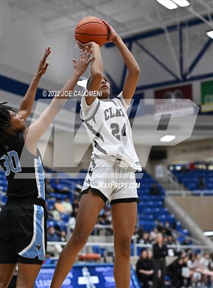 Thumbnail 3 in Clark vs Harlan (UIL 6A Region 4 Regional Semifinal) photogallery.