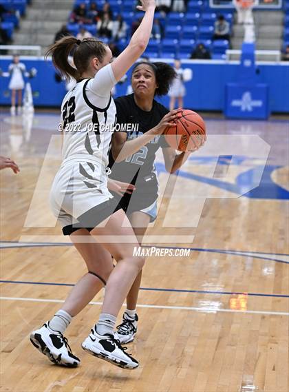 Thumbnail 2 in Clark vs Harlan (UIL 6A Region 4 Regional Semifinal) photogallery.