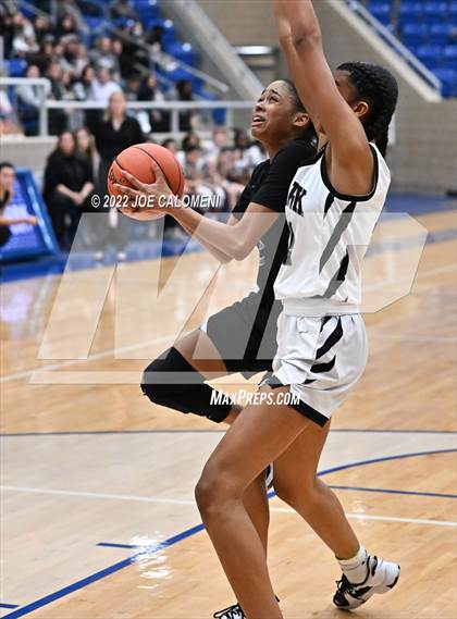 Thumbnail 1 in Clark vs Harlan (UIL 6A Region 4 Regional Semifinal) photogallery.