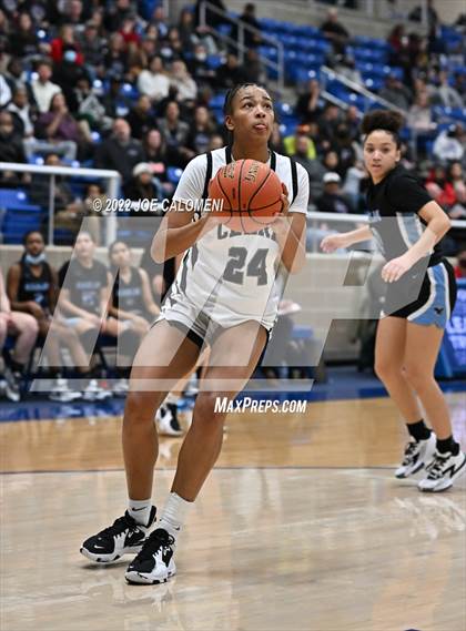 Thumbnail 2 in Clark vs Harlan (UIL 6A Region 4 Regional Semifinal) photogallery.