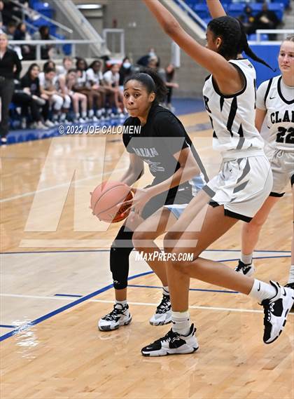 Thumbnail 3 in Clark vs Harlan (UIL 6A Region 4 Regional Semifinal) photogallery.