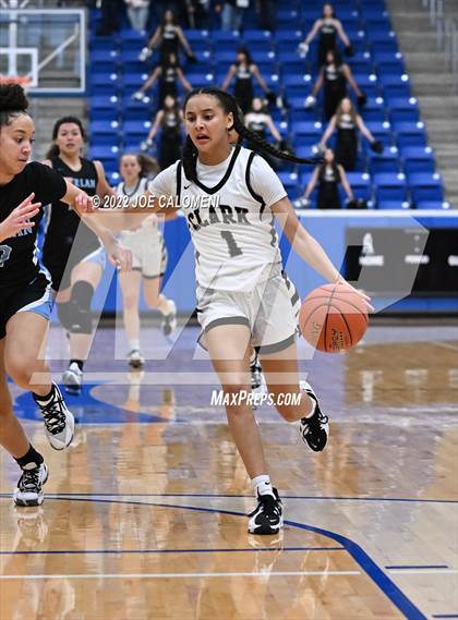 Thumbnail 2 in Clark vs Harlan (UIL 6A Region 4 Regional Semifinal) photogallery.