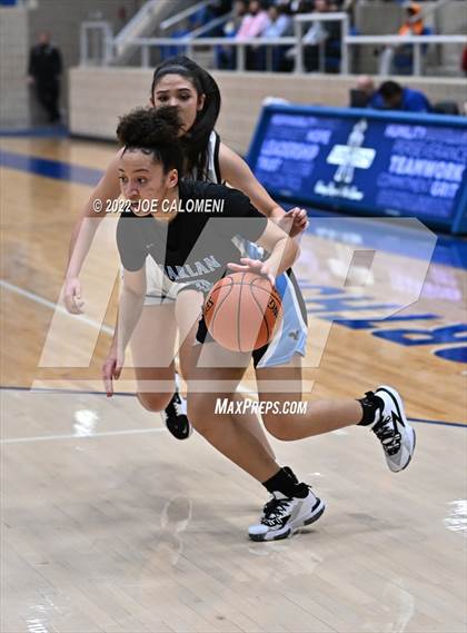 Thumbnail 3 in Clark vs Harlan (UIL 6A Region 4 Regional Semifinal) photogallery.