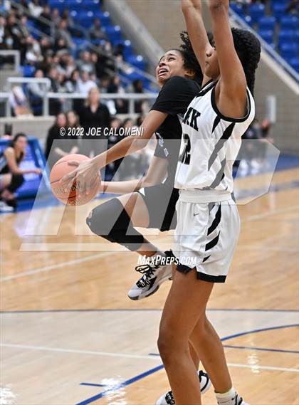 Thumbnail 3 in Clark vs Harlan (UIL 6A Region 4 Regional Semifinal) photogallery.