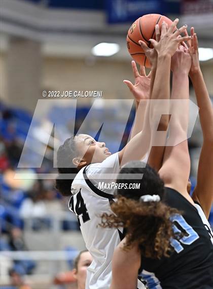 Thumbnail 1 in Clark vs Harlan (UIL 6A Region 4 Regional Semifinal) photogallery.