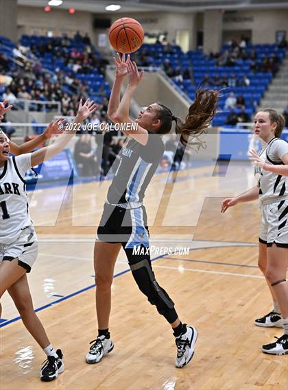 Thumbnail 3 in Clark vs Harlan (UIL 6A Region 4 Regional Semifinal) photogallery.