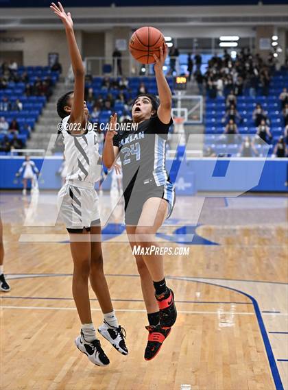 Thumbnail 3 in Clark vs Harlan (UIL 6A Region 4 Regional Semifinal) photogallery.