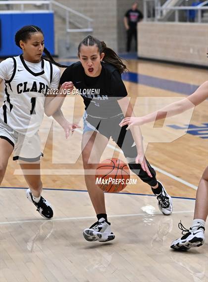 Thumbnail 2 in Clark vs Harlan (UIL 6A Region 4 Regional Semifinal) photogallery.
