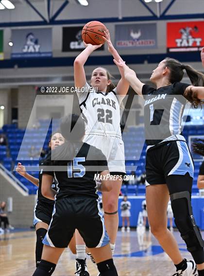 Thumbnail 3 in Clark vs Harlan (UIL 6A Region 4 Regional Semifinal) photogallery.