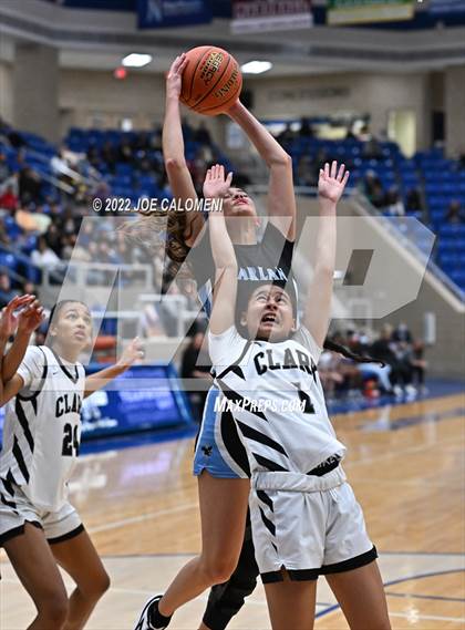 Thumbnail 2 in Clark vs Harlan (UIL 6A Region 4 Regional Semifinal) photogallery.