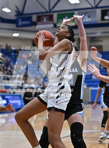 Thumbnail 3 in Clark vs Harlan (UIL 6A Region 4 Regional Semifinal) photogallery.